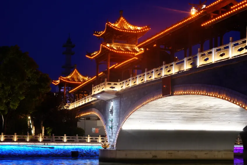 古运河夜色亮灯廊桥与驳岸