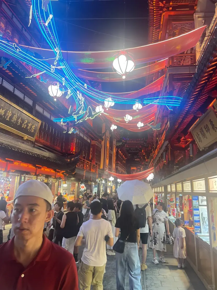城隍庙小吃街夜市人流