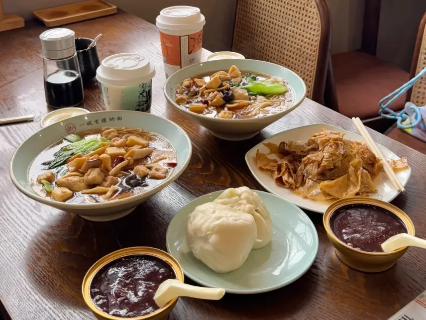 雞鳴寺附近素面與點心咖啡桌面