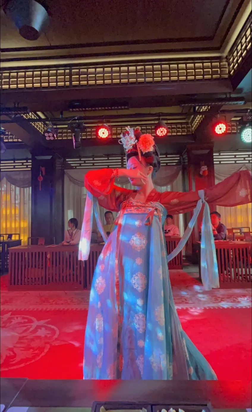 個園舞臺漢服舞蹈演出