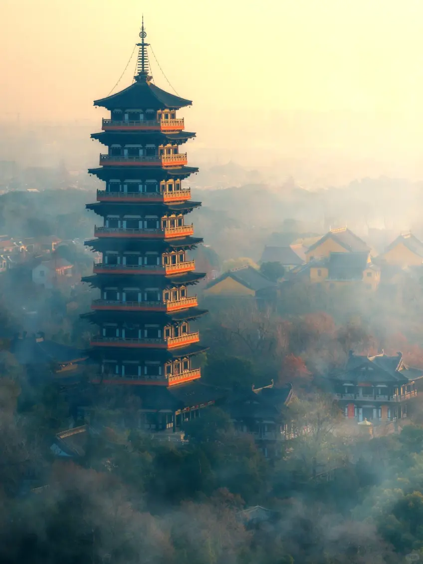 大明寺栖灵塔晨雾金光俯瞰全景