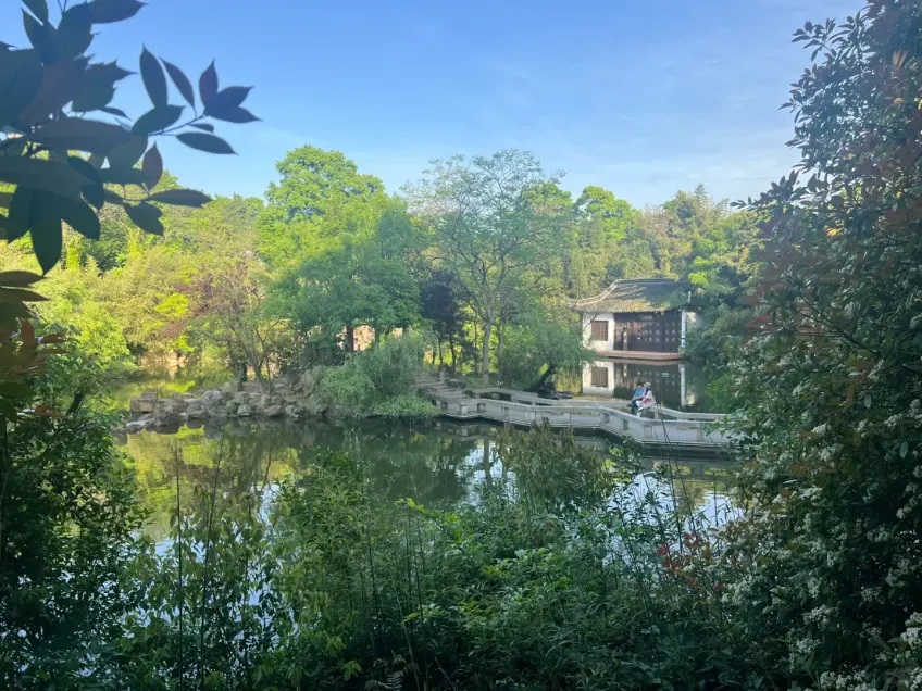 大明寺西园曲桥亭榭与池岸水景