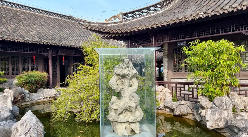吴承恩故居庭院石雕水景横图