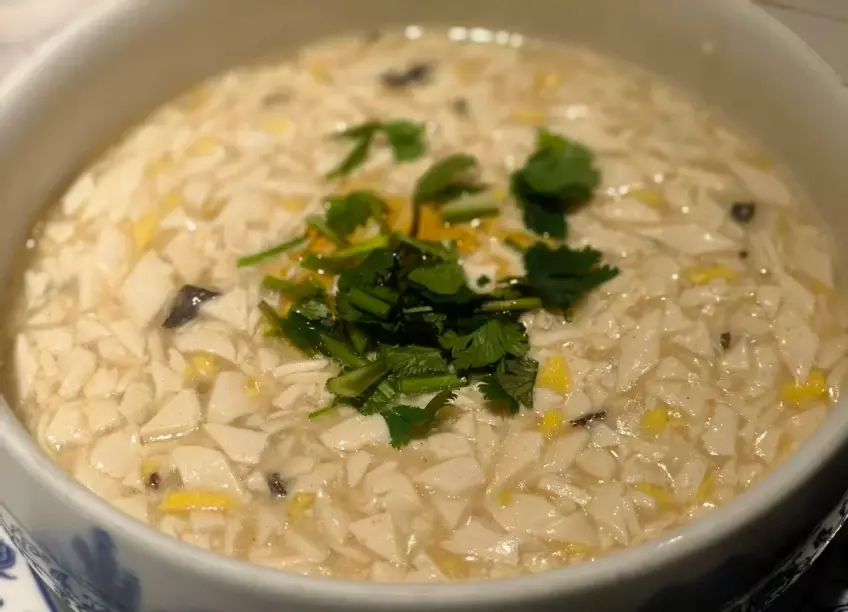 藍邊碗豆腐羹家常特寫
