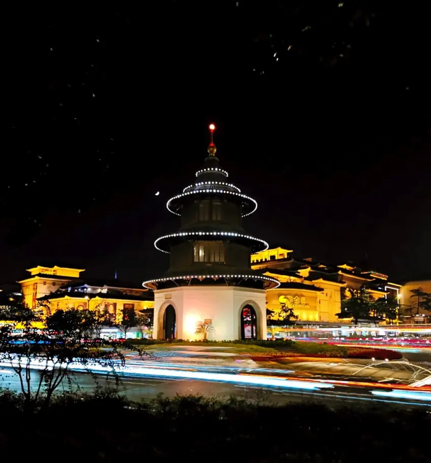 文昌阁夜景与周边商圈灯火交织