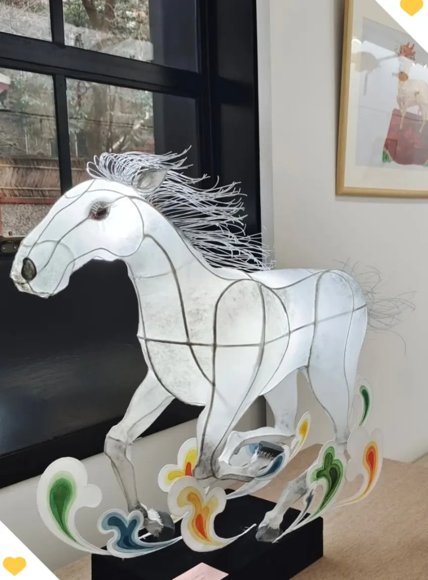发光白马立体灯彩工艺品特写