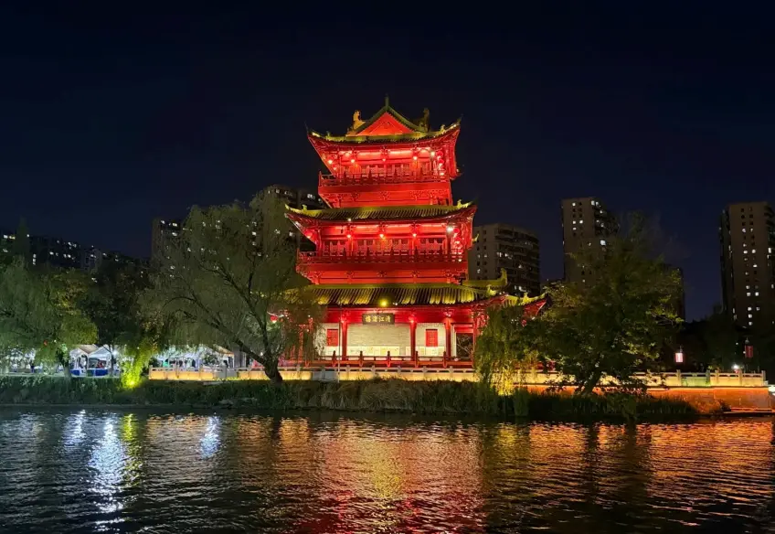 淮安清江浦樓夜景紅燈與運河倒影