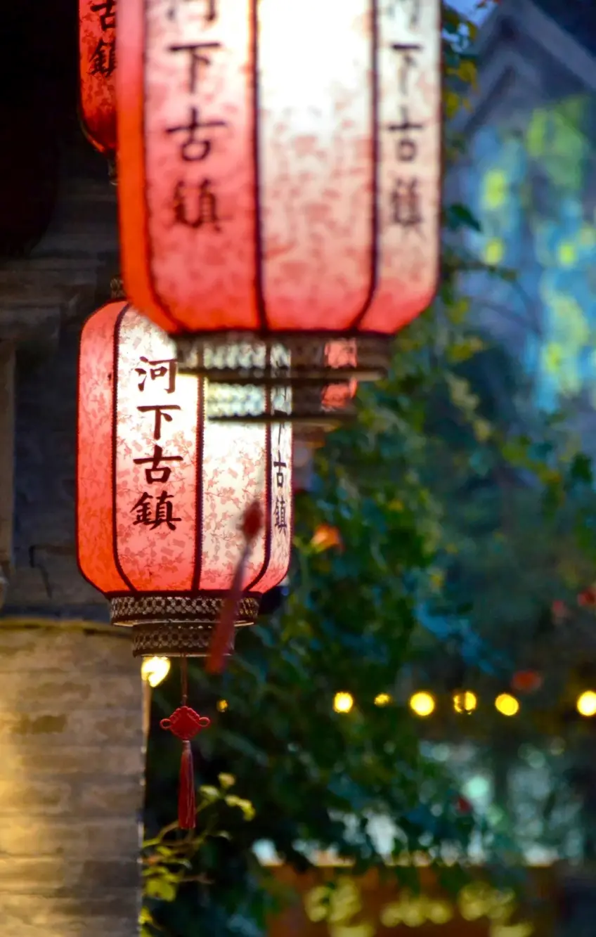 河下古鎮街巷紅燈籠近景夜色示意