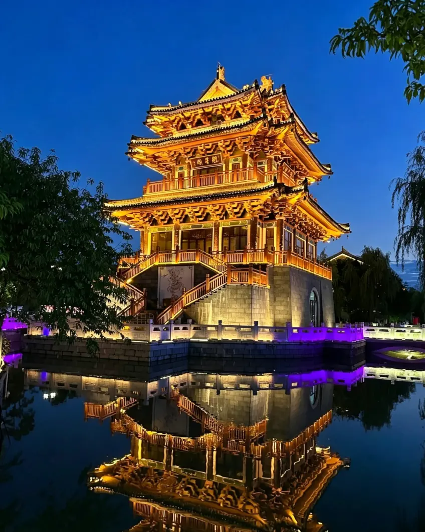 河下魁星楼夜景金灯与水面倒影