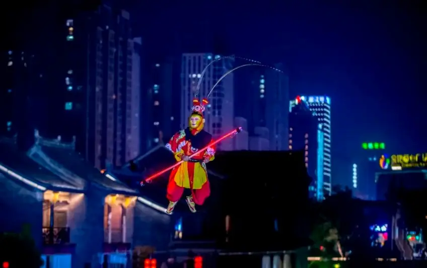 孫悟空造型威亞演員夜場散花表演