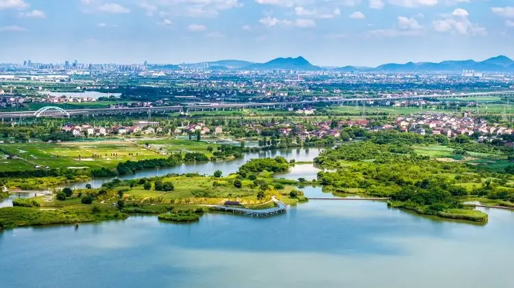 下渚湖湿地岛屿栈桥航拍全景