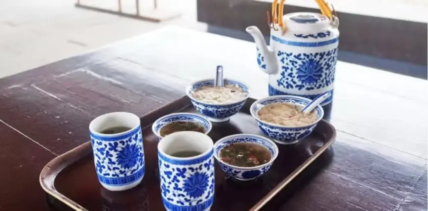 临河茶馆茶盘茶具与点心