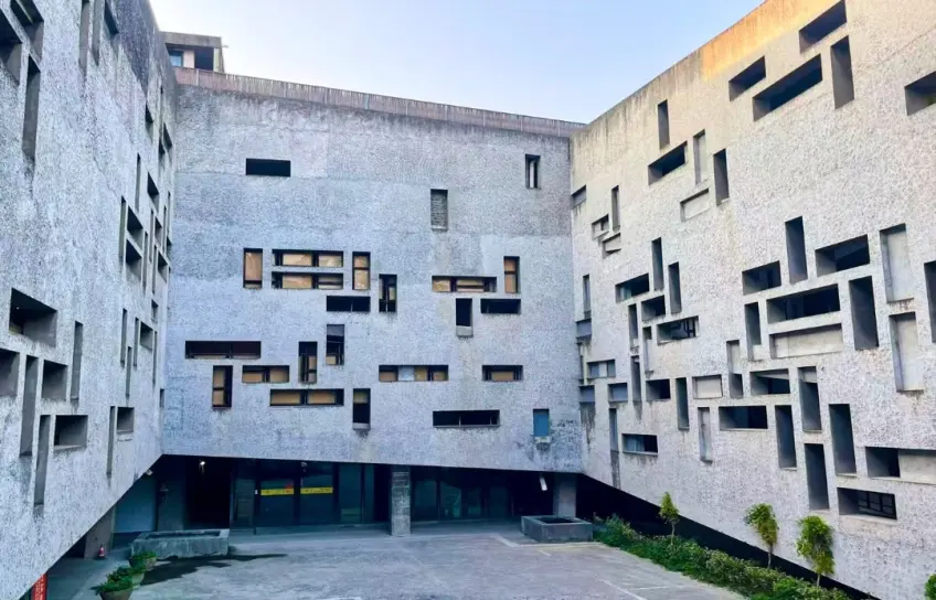 象山校区校园步道与建筑连廊