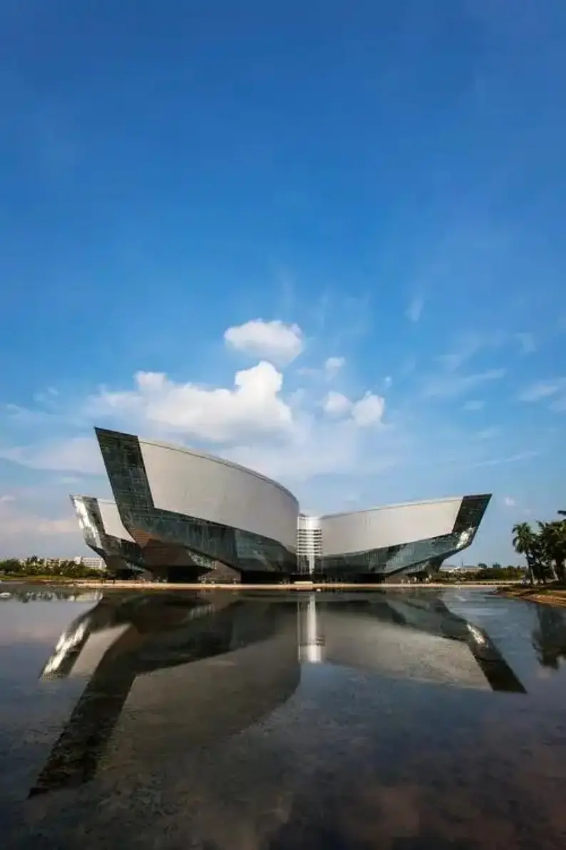 太湖博物館臨湖翼展形建築外觀