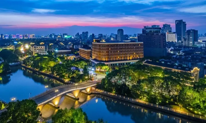 嘉兴沙龙国际宾馆夜景外观