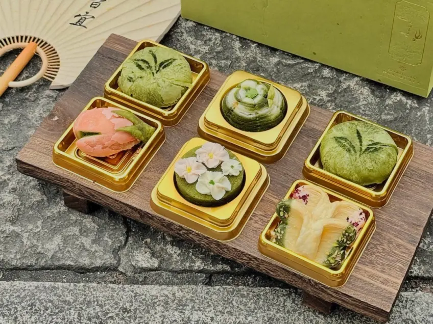 綠金託上龍井茶味造型糕點