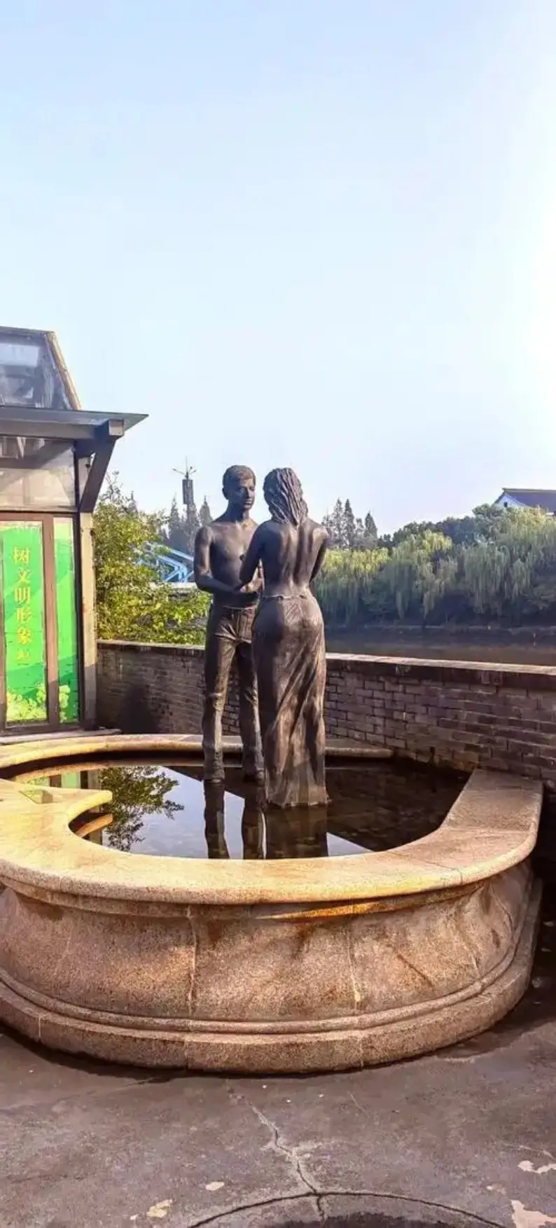 蜜月長廊步道盡頭遠望太湖水面