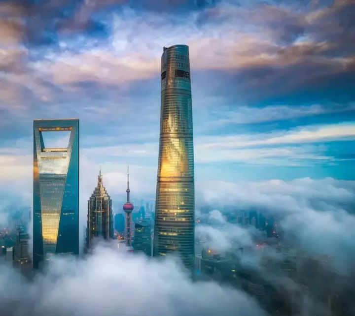 云端俯瞰陆家嘴上海中心环球金融中心金茂