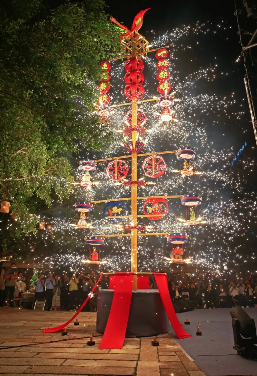 泰顺药发木偶高杆烟花夜景