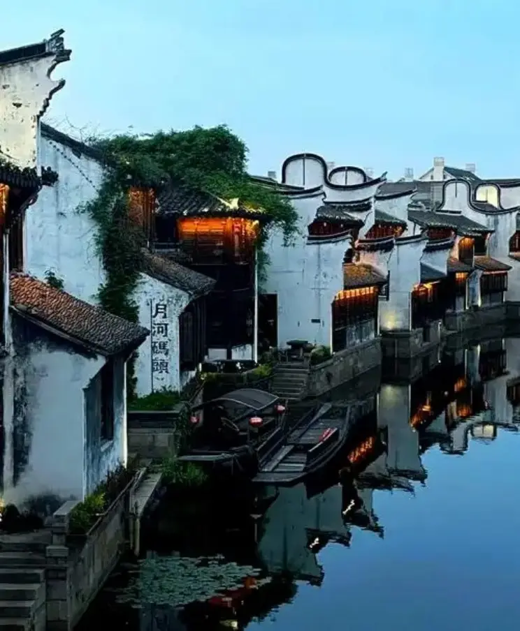 嘉兴月河历史街区小桥流水夜色