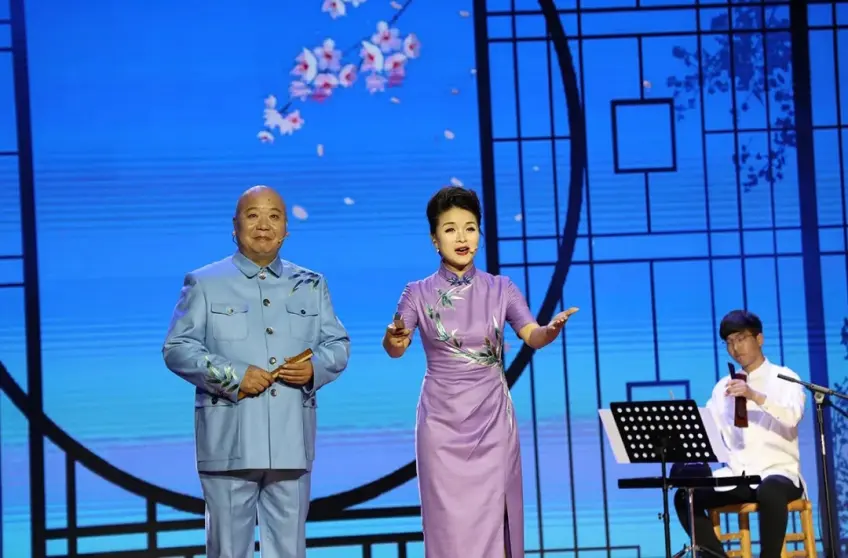杭州摊簧演员旗袍舞台说唱演出