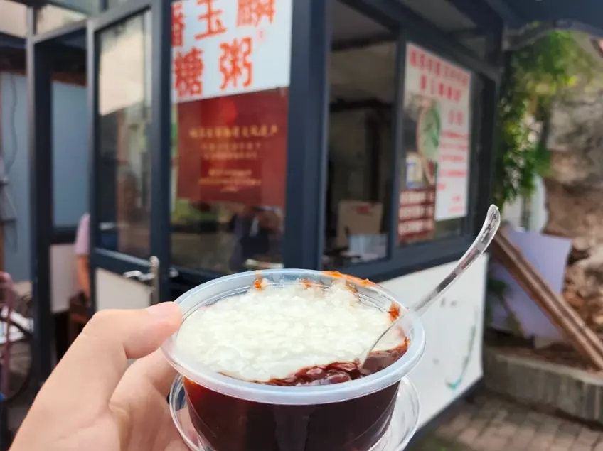 潘玉麟糖粥摊车街景