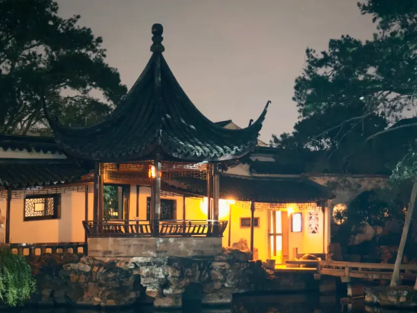 网师园月到风来亭