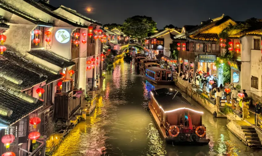 山塘街夜景红灯笼映河