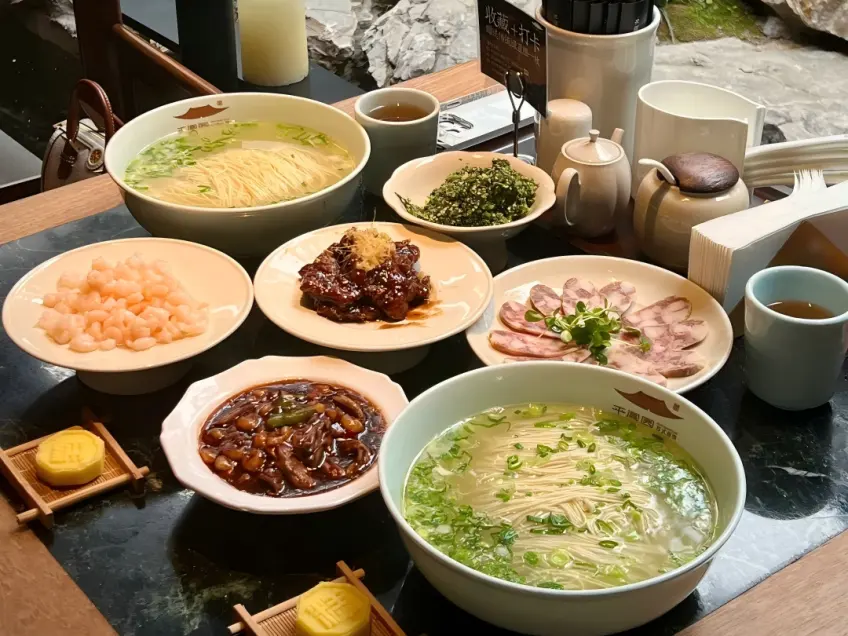 苏式面蟹粉或大肉浇头