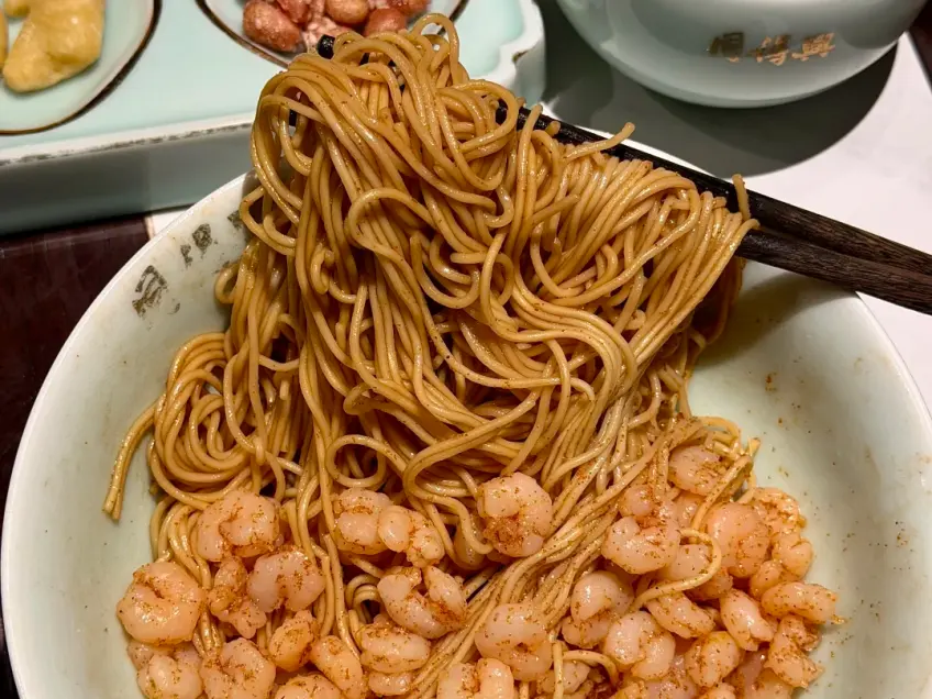 同得兴三虾面碗装特写