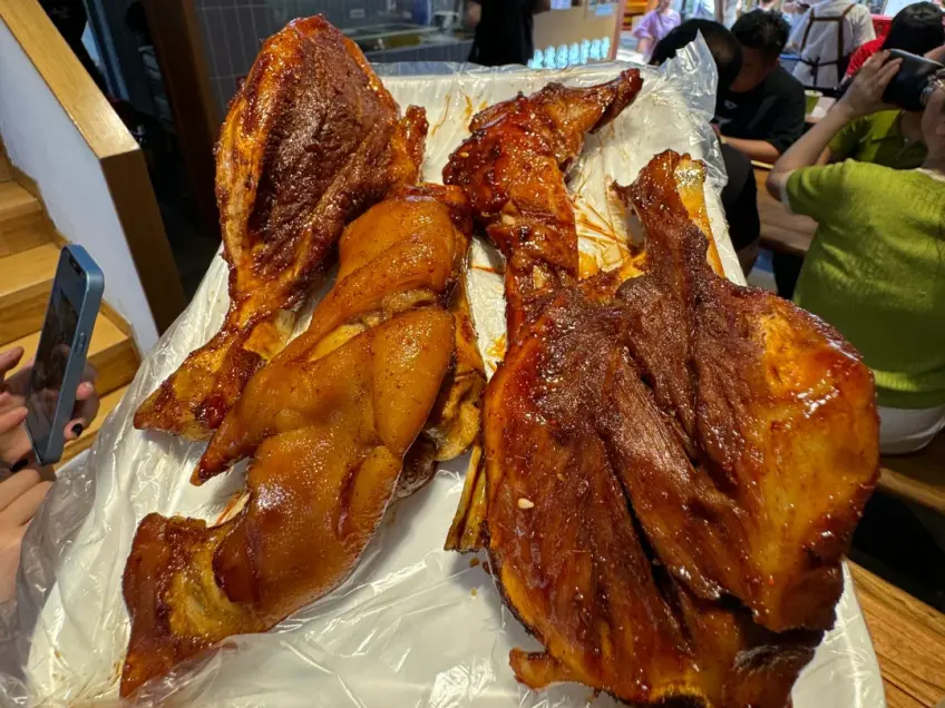 赵元章肉骨烧街边摊位