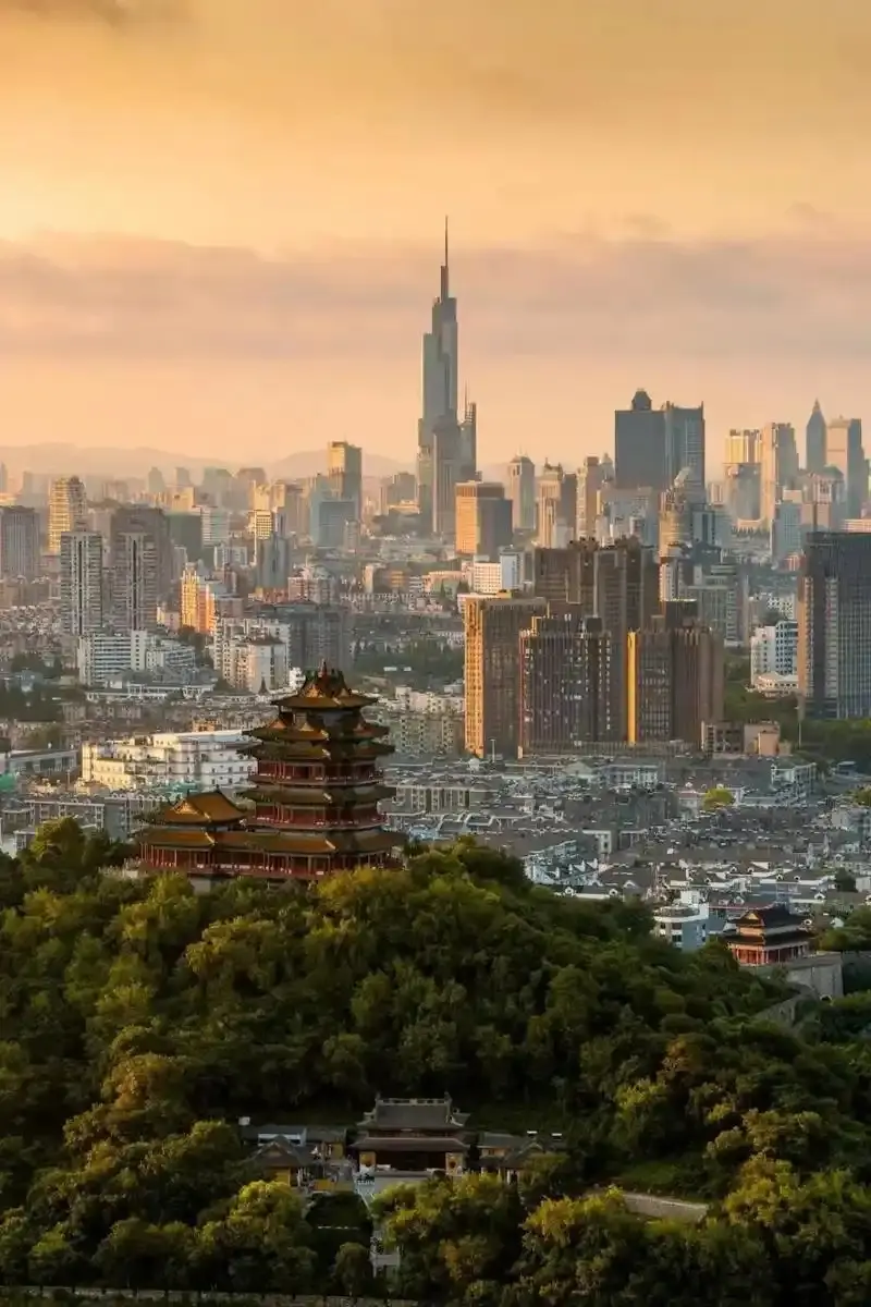 阅江楼与紫峰大厦同框城景