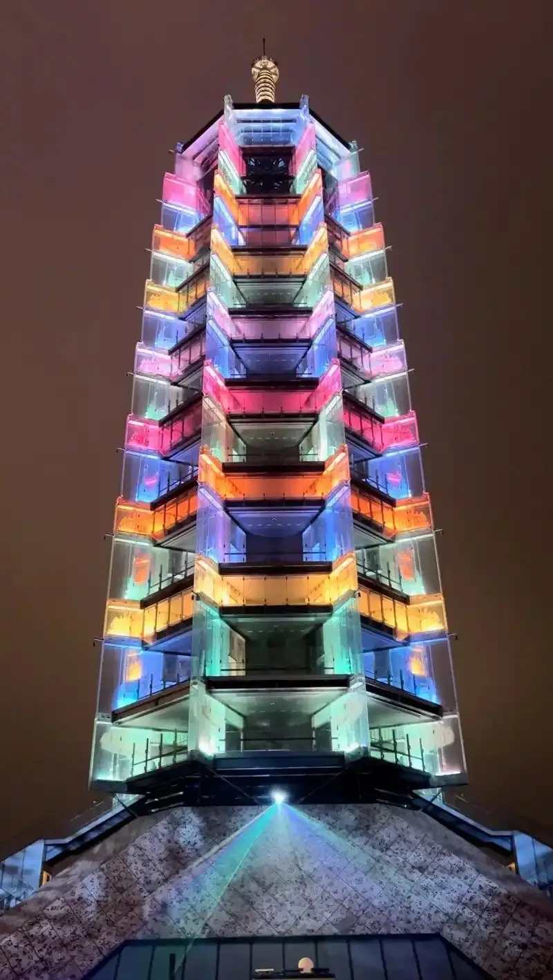 南京大报恩寺琉璃塔彩灯夜景