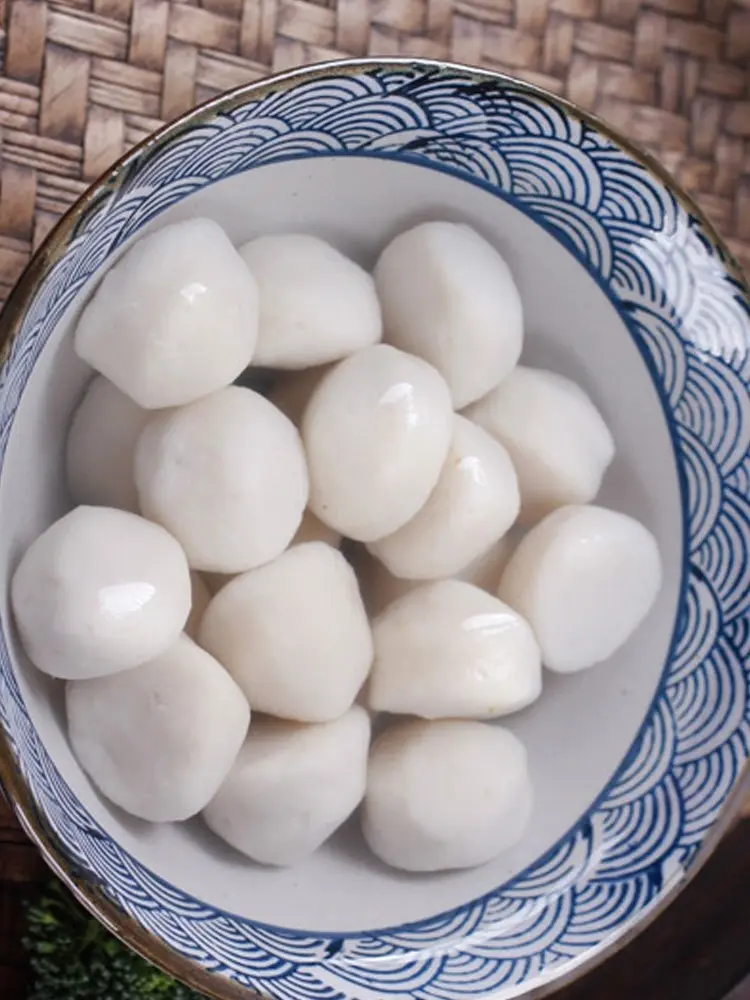 溫州圓形魚丸清湯碗裝盤豎圖