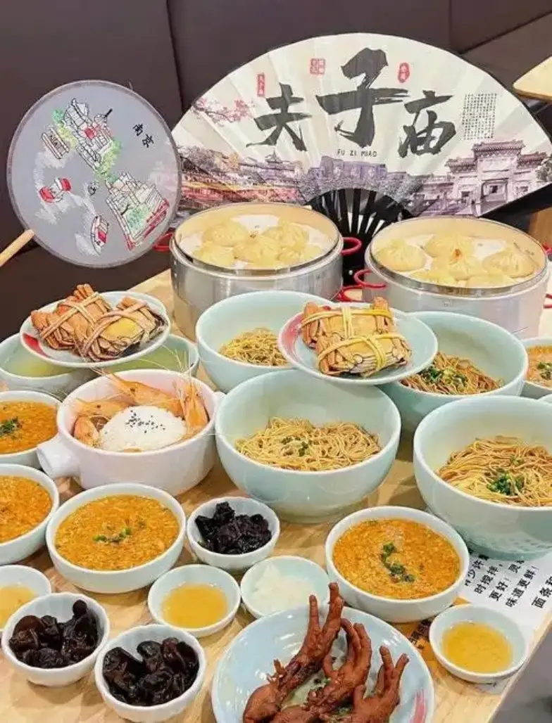 夫子庙扇面与南京特色小吃拼盘
