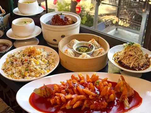舌尖上的淮安美食:从软兜长鱼到盱眙龙虾,一口吃尽千年淮扬味