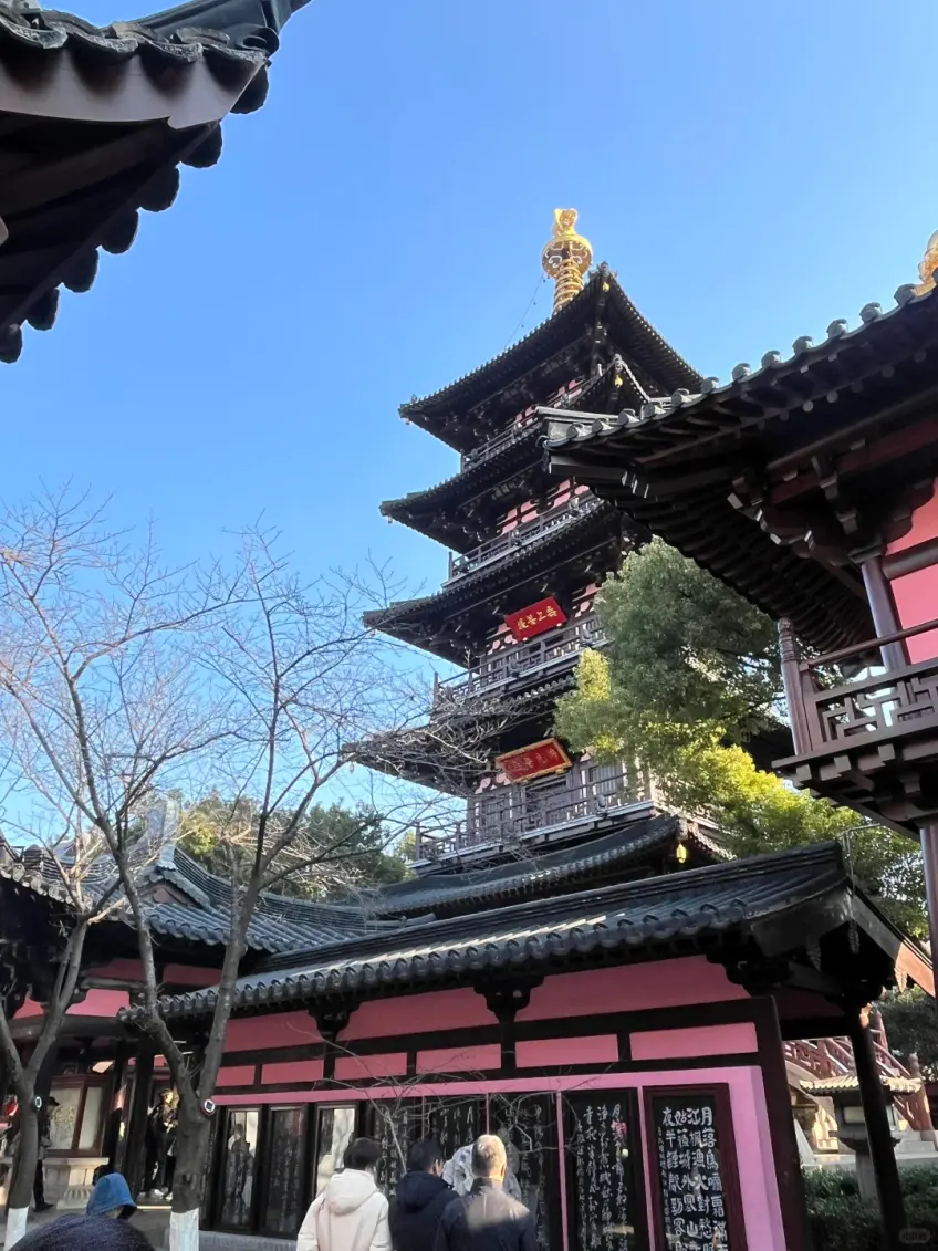 寒山寺殿宇与寺门冬景