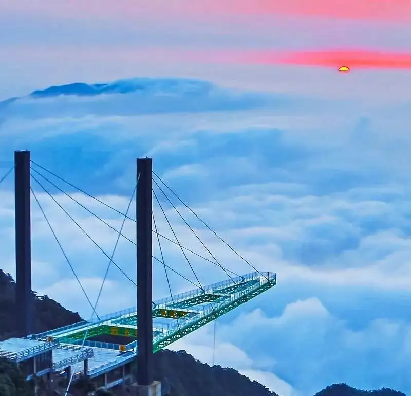 天空之阶玻璃栈道云海日出全景