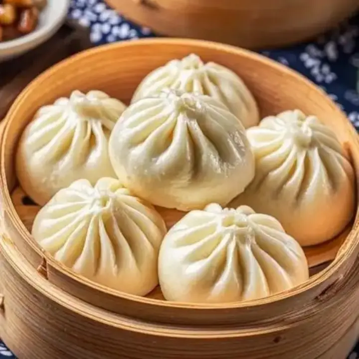 竹笼里刚出笼的三丁包褶纹特写