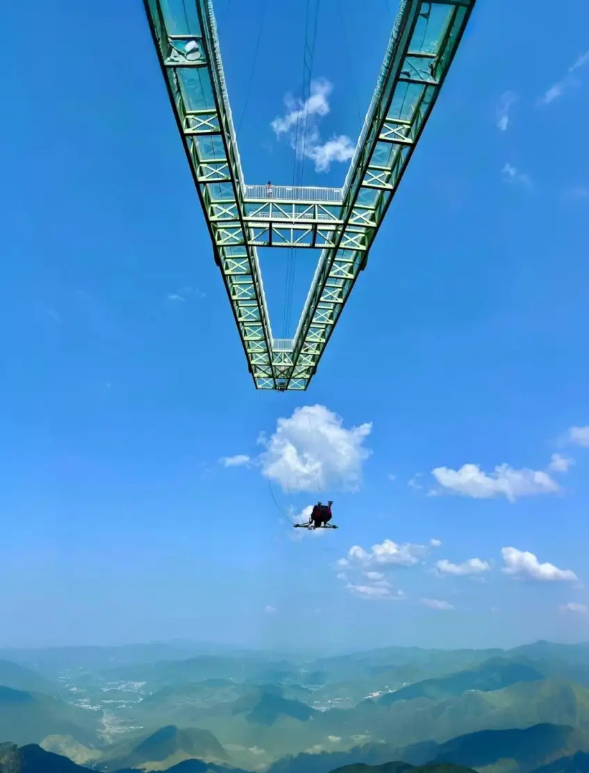 秋季天空之阶玻璃台远眺群山