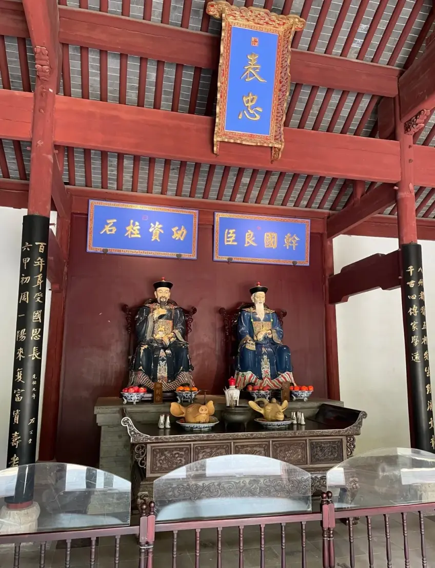 總統府陶林二公祠褒忠匾額塑像豎圖示意