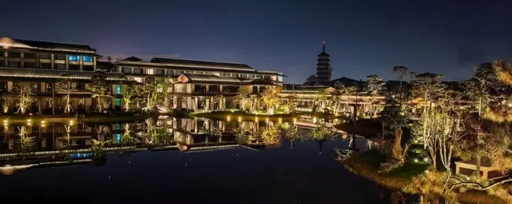 凯宾斯基运河夜景外立面