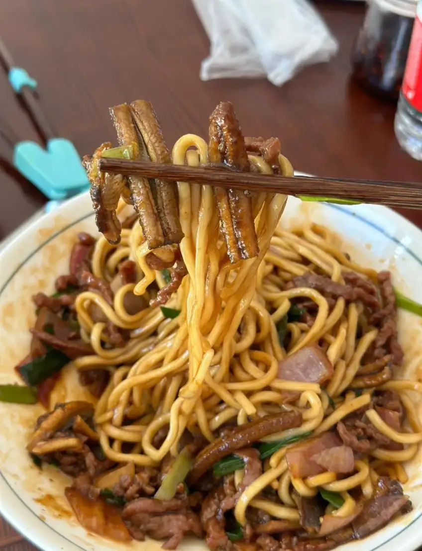 子妍面馆干挑面与现炒浇头特写