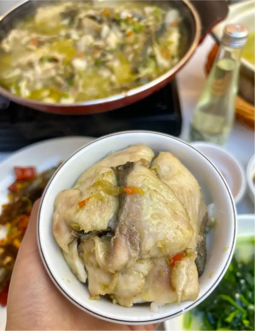 璞院餐厅青花椒鱼整条上桌