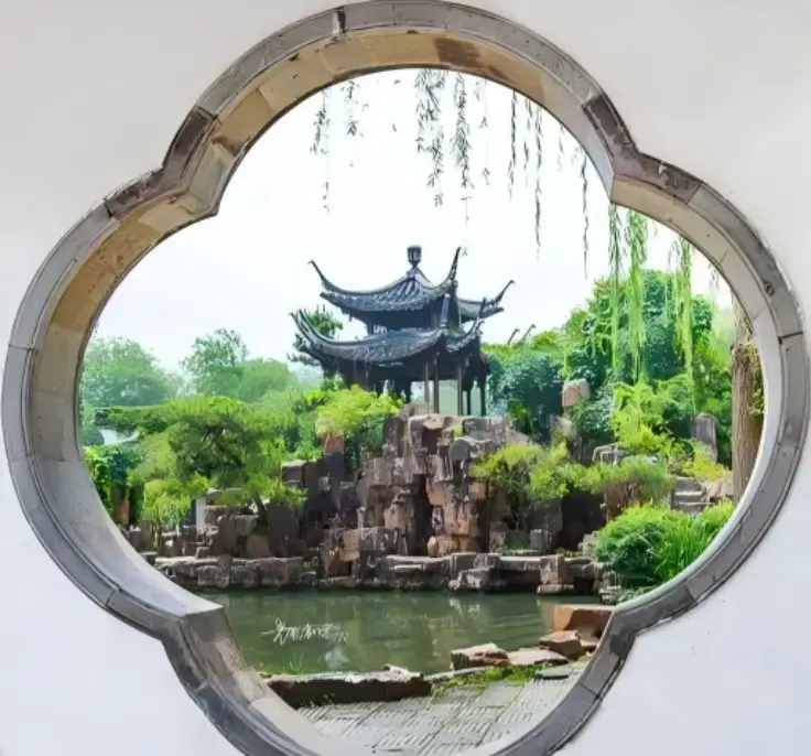 扬州园林漏窗远眺亭台与假山