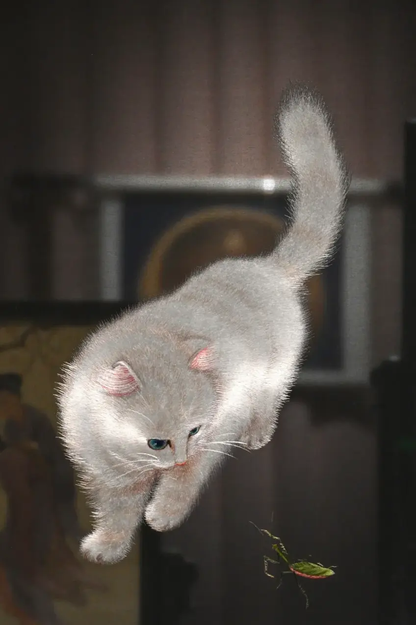 苏绣小猫扑螳螂丝线立体作品