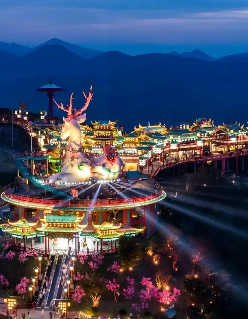 云上草原夜色巨鹿灯雕与灯火通明建筑