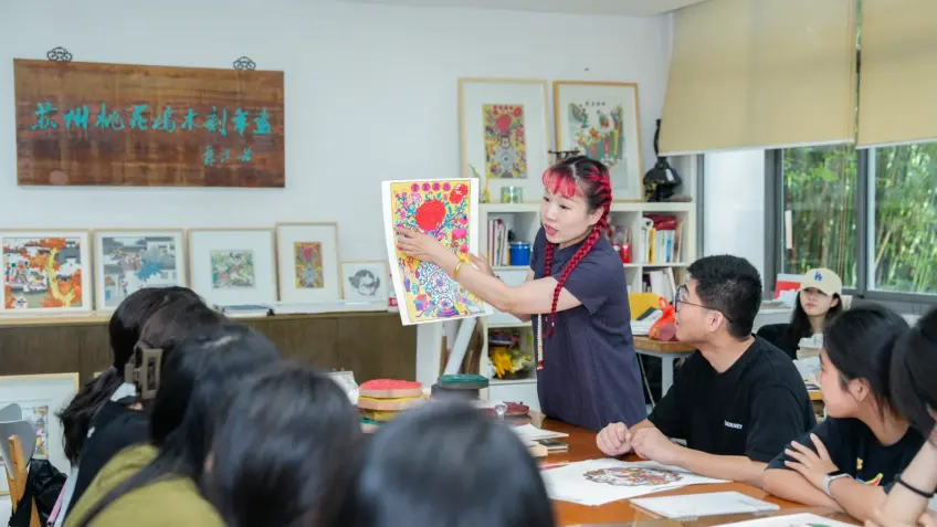 桃花坞年画课堂老师展示套色
