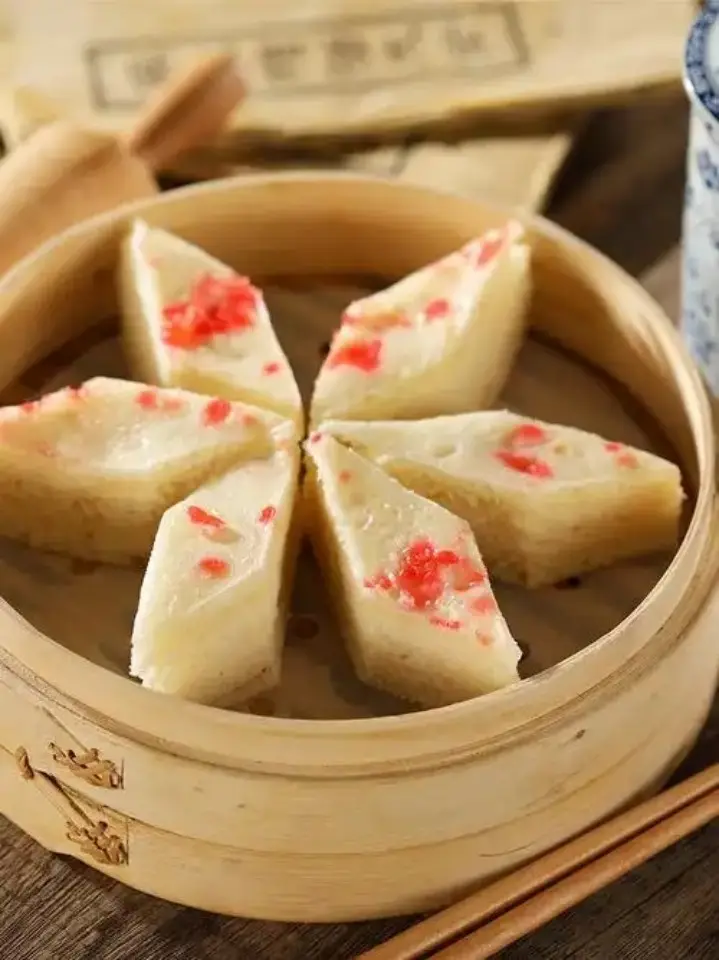 竹屉中千层油糕菱形块红点装饰