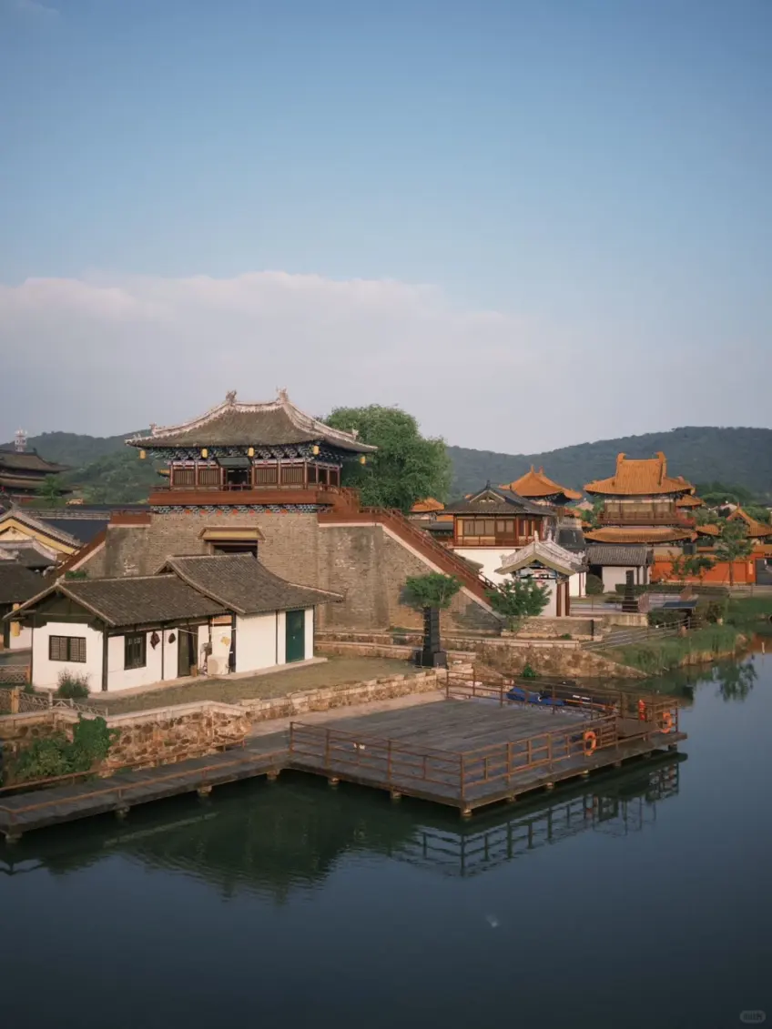 无锡三国水浒城宫殿与街景